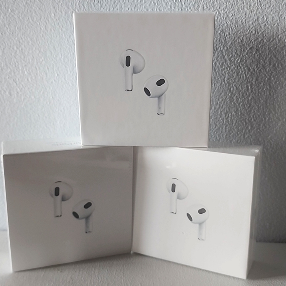 Apple White Earbud Headphones with Sleek Design